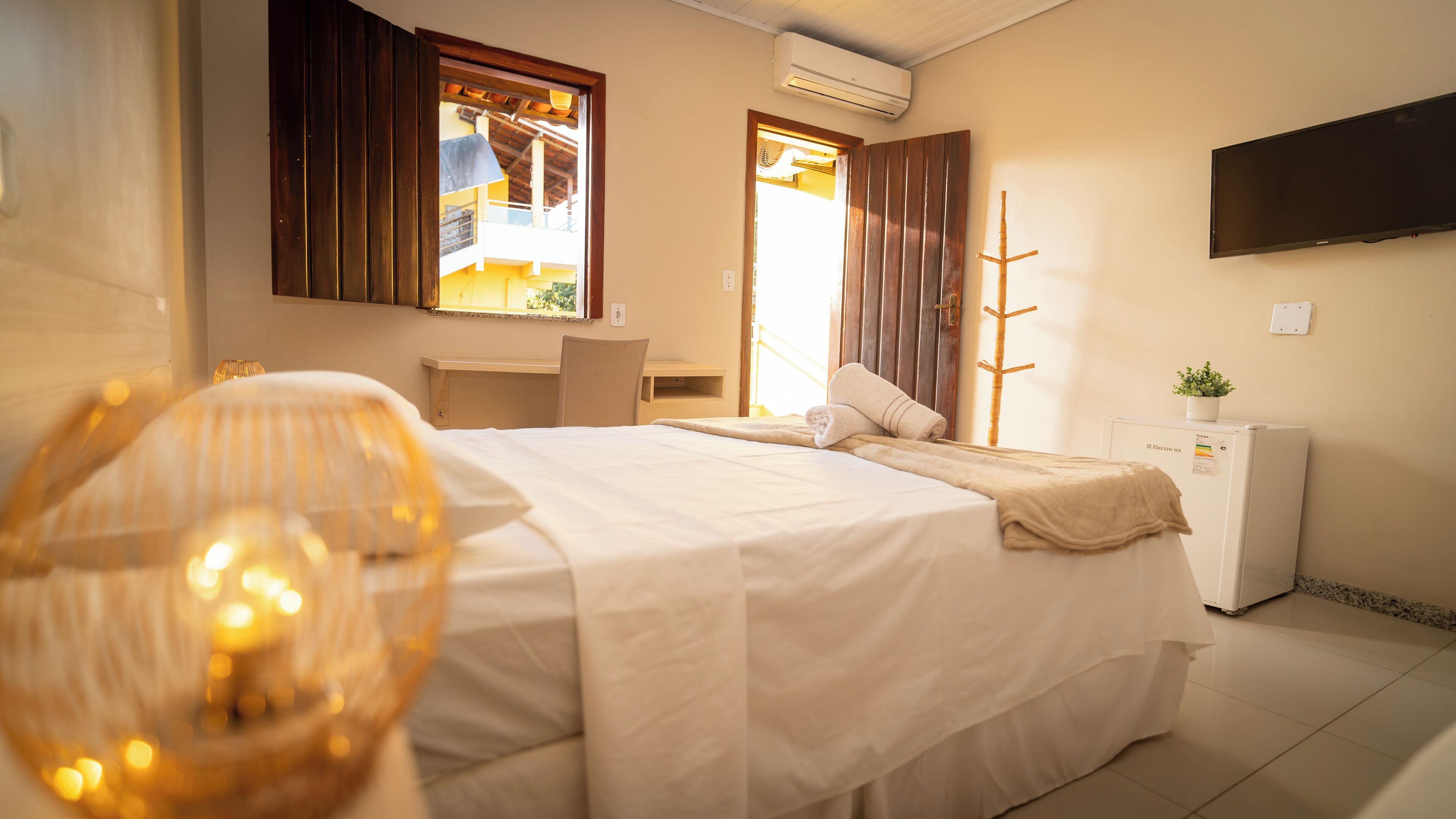 Classic Double Room Single Use, Lanai | Desk, laptop workspace, free WiFi