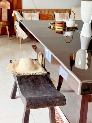 Vila superluxo, 2 quartos, piscina particular, vista para o jardim | Sala de jantar