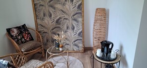 Ropa de cama de alta calidad, cortinas blackout y cunas gratuitas