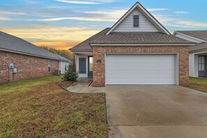 Exterior - Charming 3-bedroom house in lovely Youngsville with AC (Youngsville)