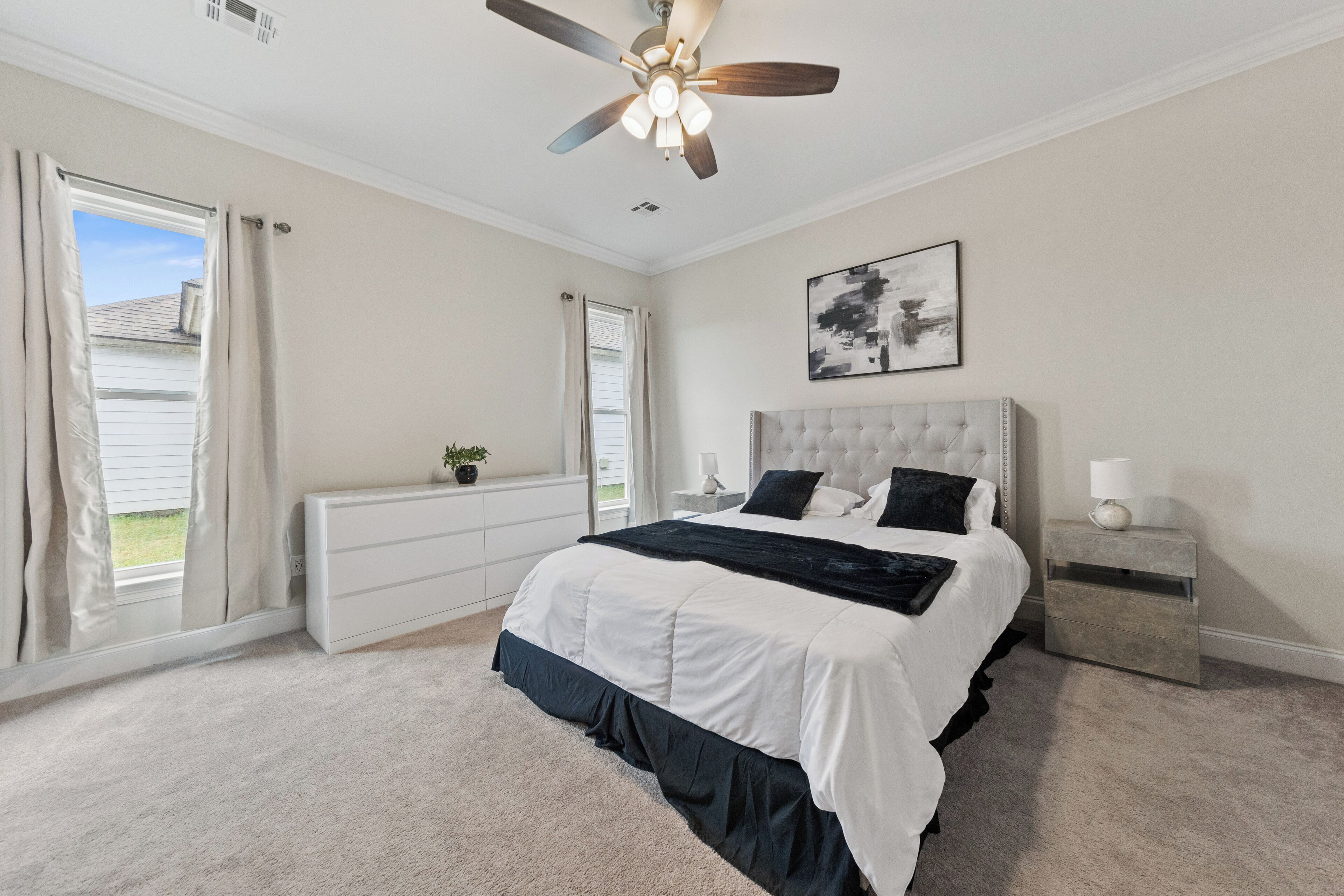 3 chambres, coffres-forts dans les chambres, bureau