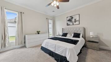 3 chambres, coffres-forts dans les chambres, bureau