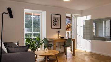 Appartamento Comfort, 1 letto king con divano letto, balcone, vista montagna | Wi-Fi gratuito