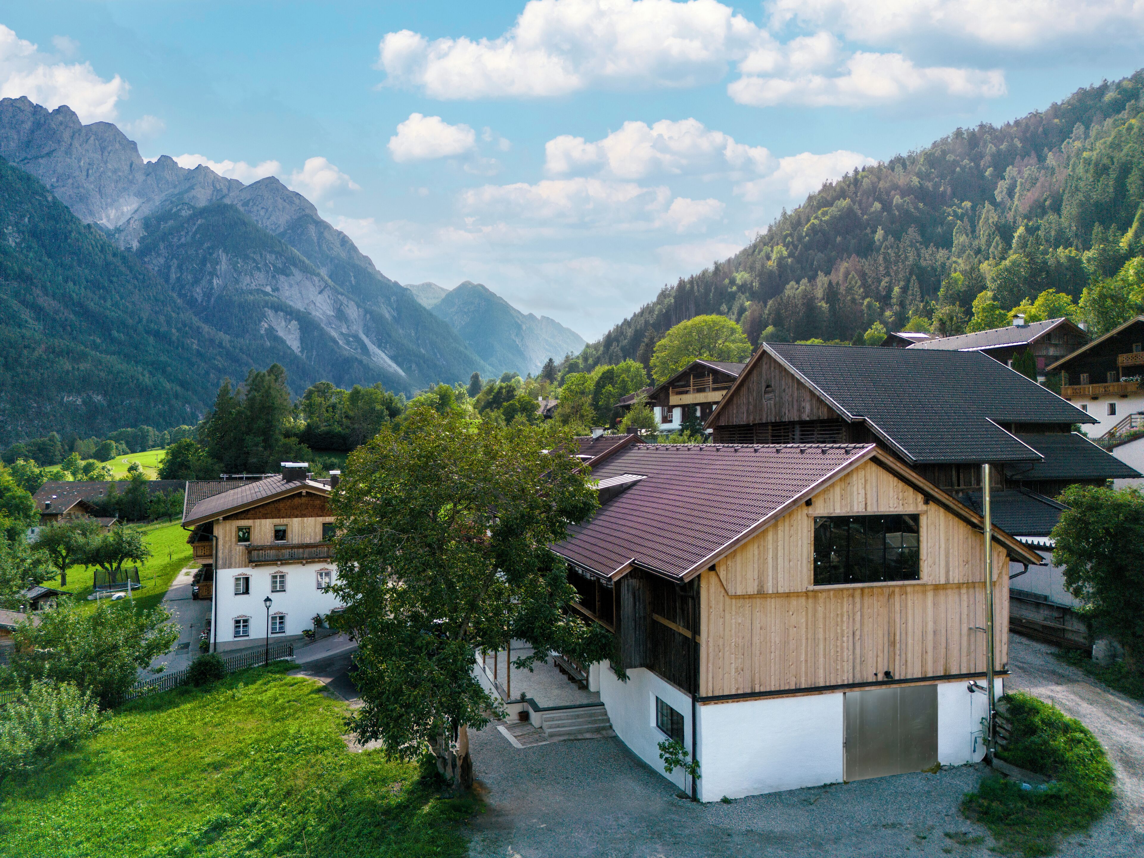 المنطقة المحيطة بالمنشأة