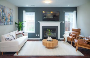 TV - Entire home in RTP near Duke, fenced backyard (Durham)