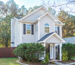 Exterior - Entire home in RTP near Duke, fenced backyard (Durham)