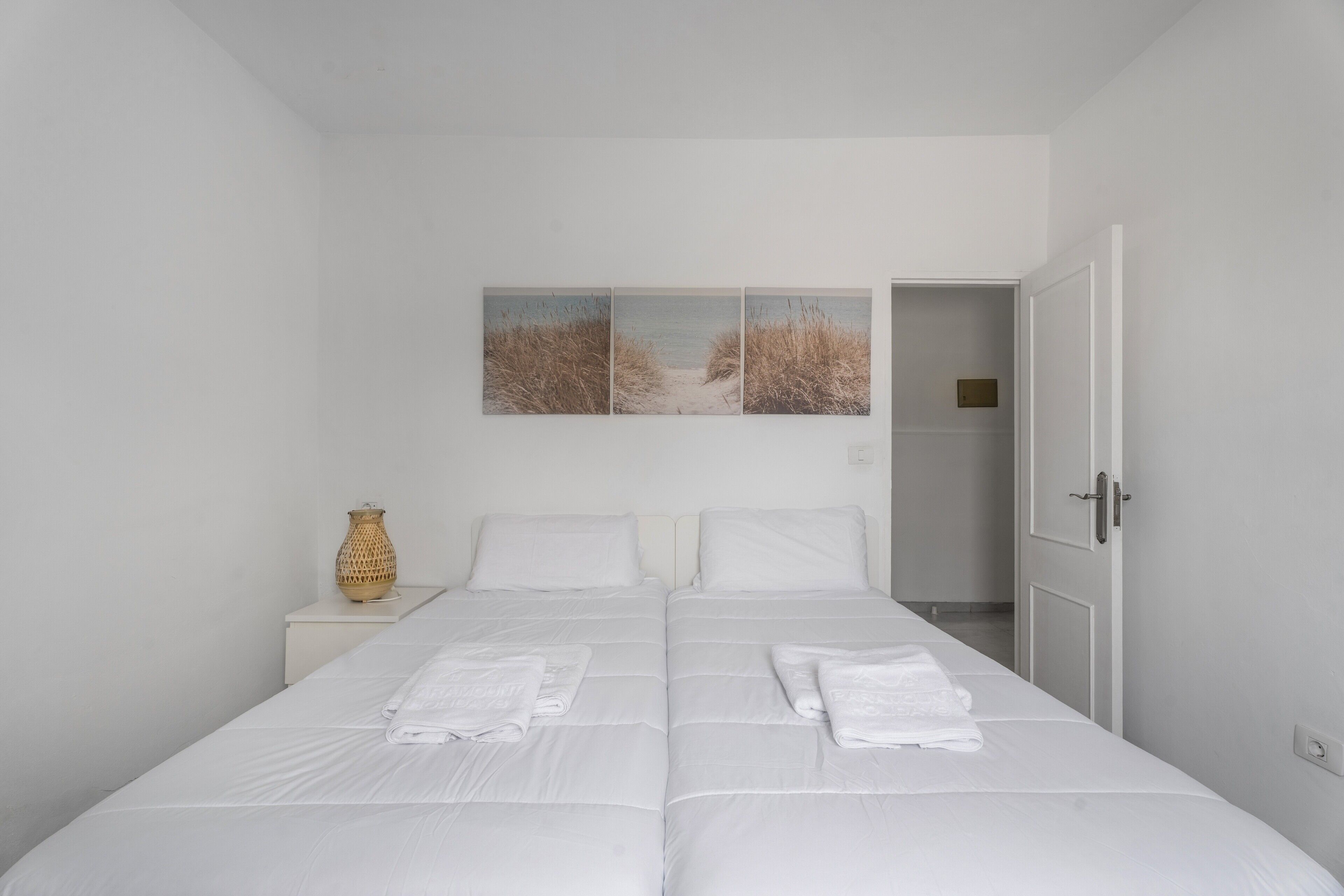 1 slaapkamer, een strijkplank/strijkijzer, wifi, beddengoed