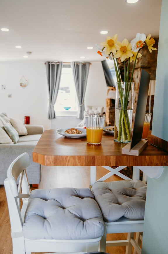 Gwens House - Traditional Cottage With Hot Tub - North Wales