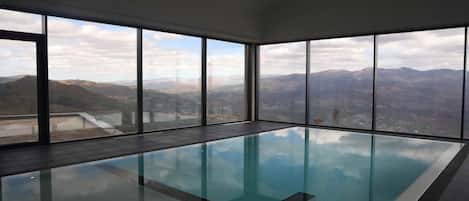 Una piscina techada