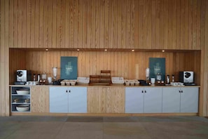 Desayuno buffet diario (EUR 14 por persona)