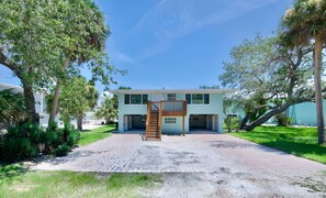 Exterior - ☀️ Private Pool - Pet Friendly - Seashell Blue ☀️ (Fort Myers Beach)