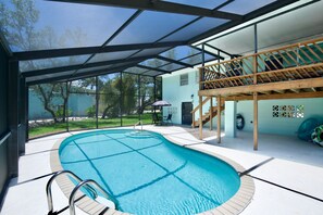 A heated pool - ☀️ Private Pool - Pet Friendly - Seashell Blue ☀️ (Fort Myers Beach)