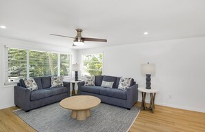 TV - ☀️ Private Pool - Pet Friendly - Seashell Blue ☀️ (Fort Myers Beach)