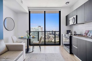 Televisión y oficina 