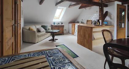 Stylish listed house. With sauna, fitness studio and a small garden. Bathing pond.
