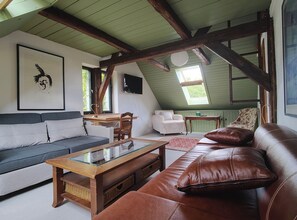 Smart TV - Stylish listed house. With sauna, fitness studio and a small garden. Bathing pond. (Dresden)
