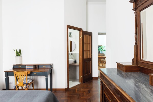 2 bedrooms, desk, free WiFi, bed sheets