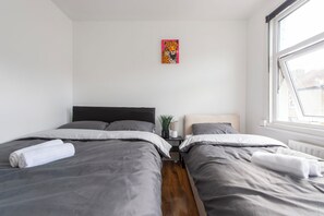 4 bedrooms, iron/ironing board, WiFi, bed sheets