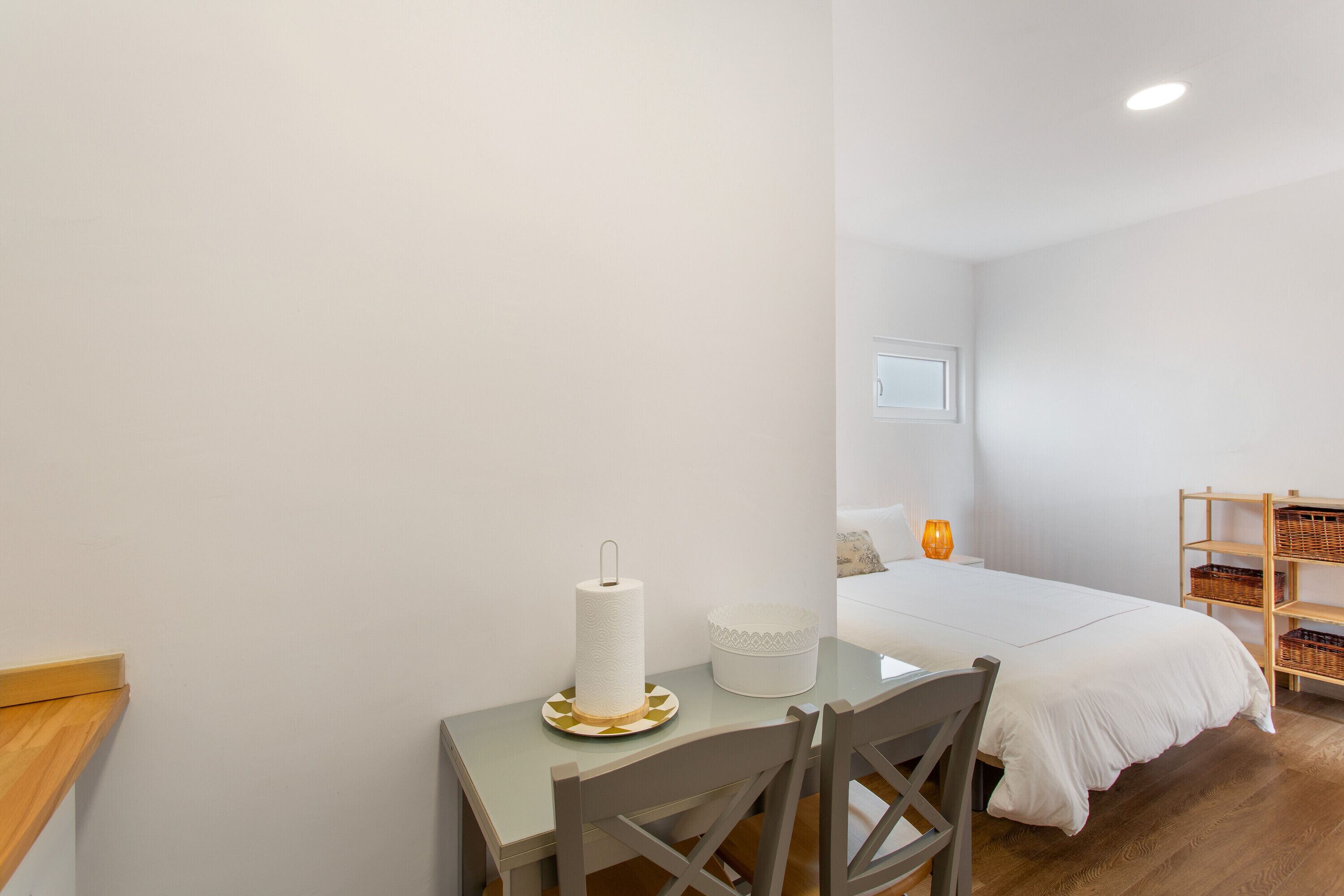 1 slaapkamer, een strijkplank/strijkijzer, wifi, beddengoed