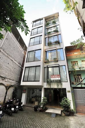 Front of property - Maison Nha (Ha Noi)