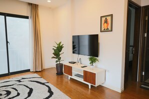 Deluxe Apartment, 1 Bedroom, City View | Living area - Maison Nha (Ha Noi)