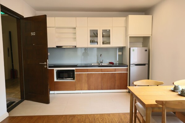 Deluxe Apartment, 1 Bedroom, City View | Private kitchen | Mini-fridge, microwave, stovetop, electric kettle - Maison Nha (Ha Noi)