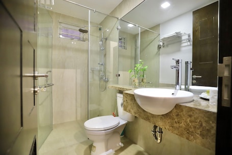 Deluxe Apartment, 1 Bedroom, City View | Bathroom | Hair dryer, slippers, bidet, towels