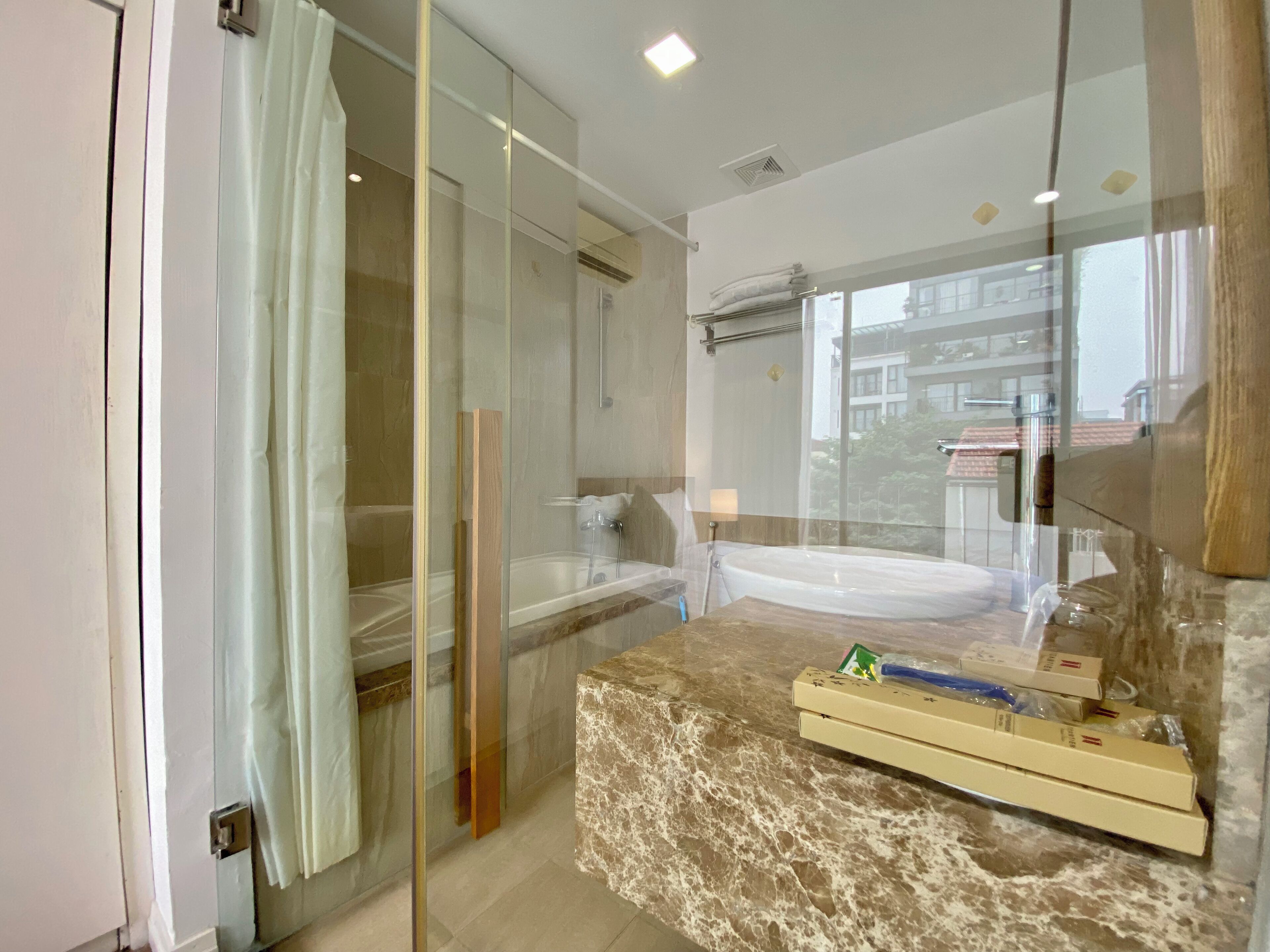 Deluxe Apartment, 2 Bedrooms, City View | Bathroom | Hair dryer, slippers, bidet, towels