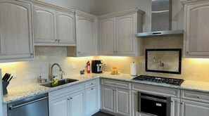 Micro-ondas, fogão, cooktop, lava-louças