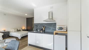 1 dormitorio, tabla de planchar con plancha, wifi y ropa de cama