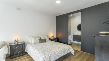 1 slaapkamer, een strijkplank/strijkijzer, wifi, beddengoed