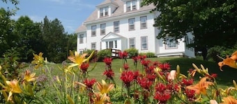 Acadia Oceanside Meadows Inn