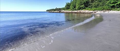 私人海灘、白沙、遮陽傘、海灘浴巾