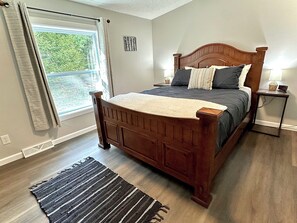 3 makuuhuonetta, työpöytä, silitysrauta/-lauta, ilmainen Wi-Fi