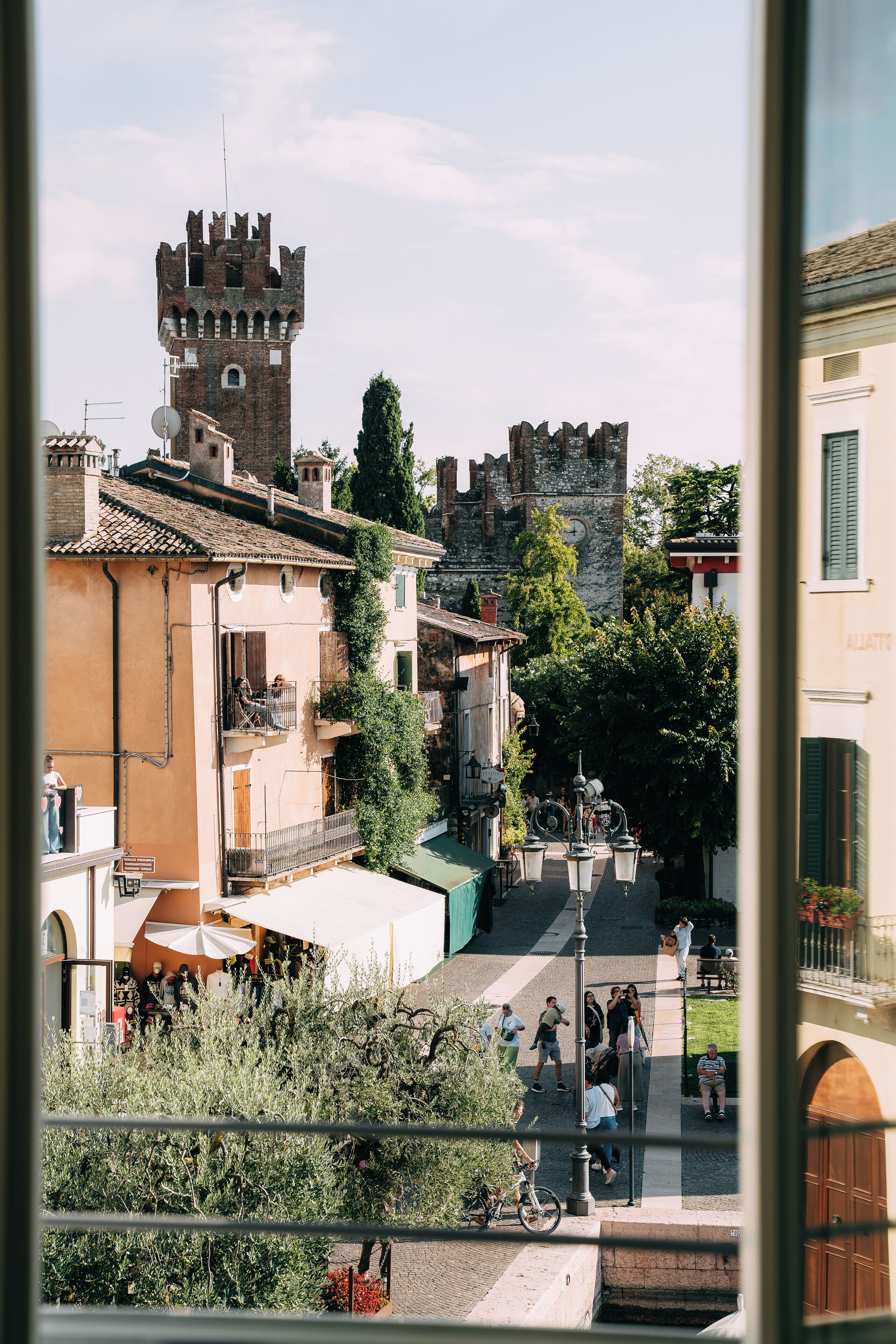 Phòng đôi Superior, quang cảnh hồ | Két bảo mật tại phòng, khu vực làm việc phù hợp cho laptop 