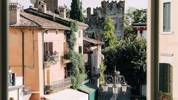 Superior-Doppelzimmer, Seeblick | Zimmersafe, laptopgeeigneter Arbeitsplatz, Verdunkelungsvorhänge