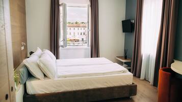 Deluxe Double Room, Lake View | In-room safe, laptop workspace, blackout drapes, free WiFi