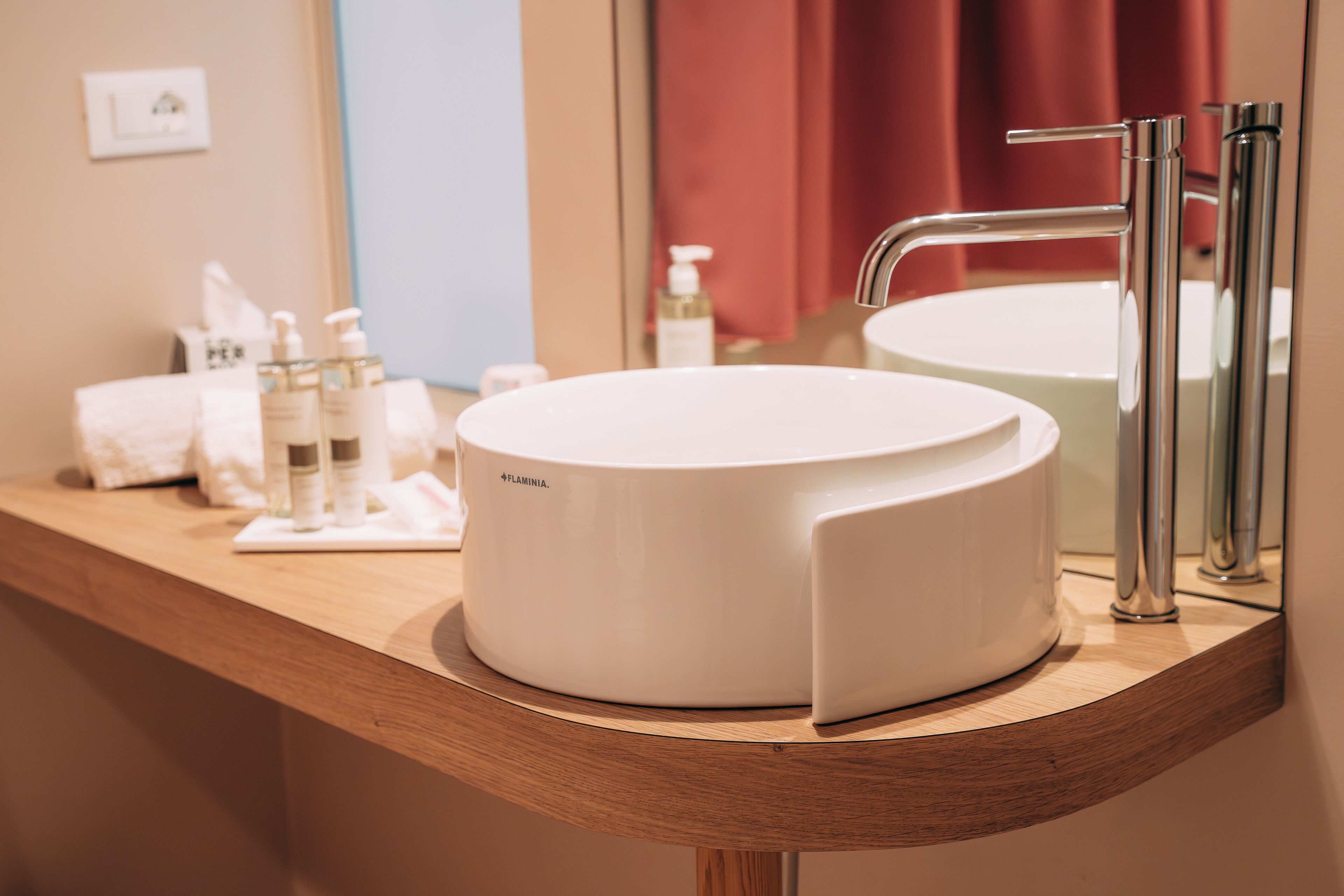 Chambre Double Supérieure, vue ville | Salle de bain