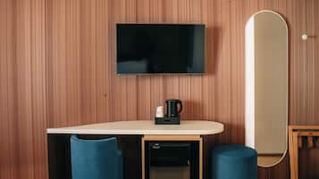 Superior-Doppelzimmer, Stadtblick | Zimmersafe, laptopgeeigneter Arbeitsplatz, Verdunkelungsvorhänge