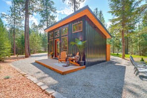Terrace/patio - 8 Mi to Farragut State Park: Wooded Cabin Escape! (Athol)