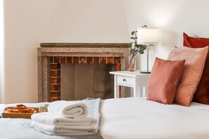 2 bedrooms, bed sheets