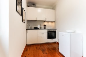 Microwave, coffee/tea maker, cookware/dishes/utensils