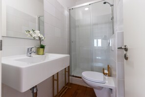 Shower, towels
