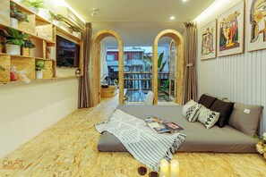 Habitación Deluxe doble, vistas a la ciudad | Escritorio, espacio para trabajar con un portátil, cortinas opacas