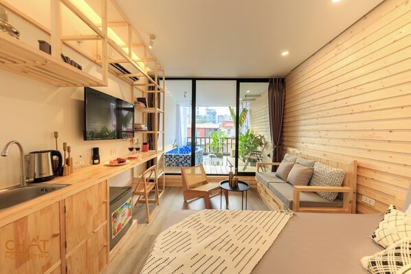 Executive Double Room, City View | Desk, laptop workspace, blackout drapes, free WiFi