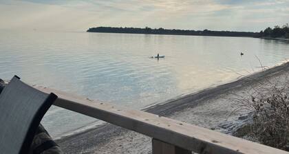 3 bedroom Lake Erie Cottage. Close to Rock Point Provincial Park. Pet Friendly