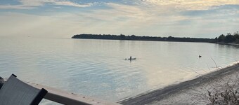 3 bedroom Lake Erie Cottage. Close to Rock Point Provincial Park. Pet Friendly
