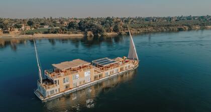 Azhar I Dahabiya Luxury suite river Nile cruise