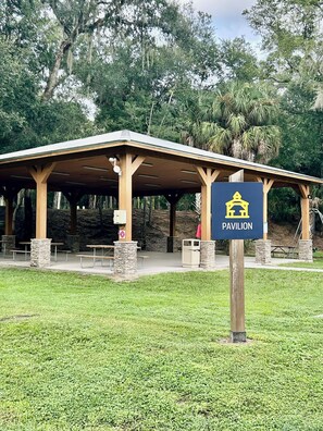 Property grounds - Family Friendly Glamping in Crystal River (Crystal River)