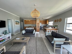 Luxury-Haus, Balkon, Meerblick | Wohnbereich